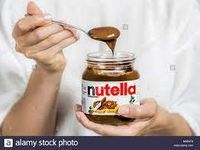 O eat nurtella with a spoon