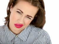 Go on a date with Miranda sings