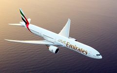 Come posso comunicare con l'operatore Emirates Airlines? (1)