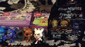 Opening fnaf blind bags w/ @lion_blogger and @foofy_wolf_chu