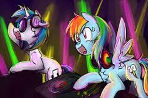 rainbow dash or vinyl scratch