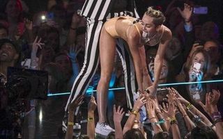   16 slut-shaming tweets about Miley — and 5 more about her inviting rape | Women's Post