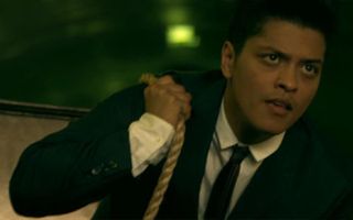 Bruno Mars - Grenade [OFFICIAL VIDEO]