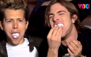 The Vamps vs R5 CHUBBY BUNNY CHALLENGE!