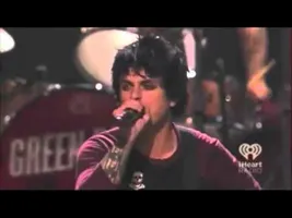 Green Day Billie Joe freaks out at the I Heart Radio Music Festival and smashes guitar Green Day Billie Joe freaks out at the I Heart Radio Music Festival and smashes guitar