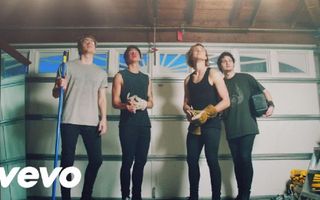 5 Seconds of Summer - She's Kinda Hot