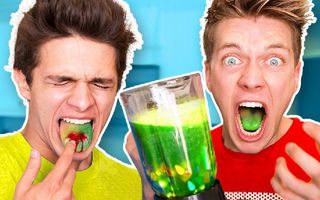 SOUREST DRINK IN THE WORLD CHALLENGE!! Warheads, Toxic Waste Smoothie (EXTREMELY DANGEROUS)