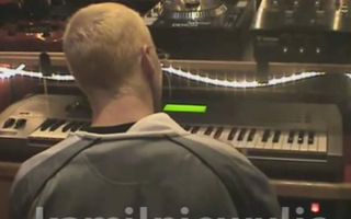 EMINEM PLAYING THE GUITAR & PIANO (BARRY MANILOW)