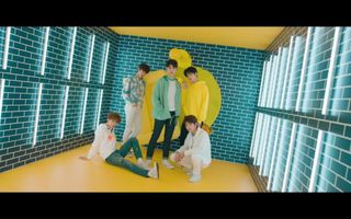 TXT (투모로우바이투게더) '어느날 머리에서 뿔이 자랐다 (CROWN)' Official MV