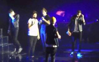 One Direction- Niall singing Bob the Builder Newcastle 9/4/13