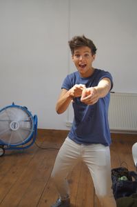 LOUIS TOMLINSON!!