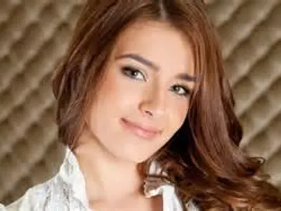 Light Brown Hair, Amazing Face! Light Brown Hair, Amazing Face!