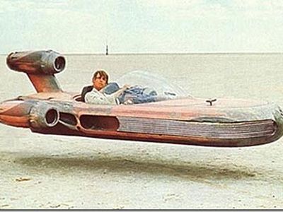 How many people can a Landspeeder hold?