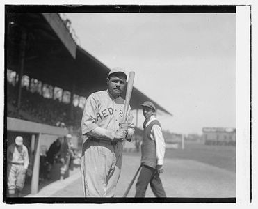 Who was the first player to break Babe Ruth's career home run record?