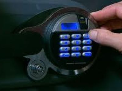 who had to remember the code on victors safe