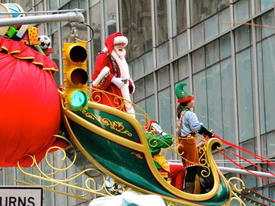 Which department store chain is known for its Thanksgiving Day Parade in New York City?