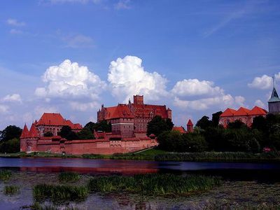 What is the name of the following castle (the biggest in the world)? 