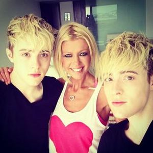 How did John and Edward meet bestfriend Tara Reid?