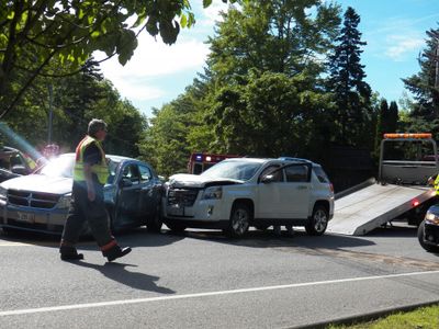 What percentage of all car crashes involve distracted driving?