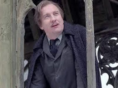 WHICH WELL KNOWN BRITISH ACTOR PLAYED REMUS LUPIN WHO FIRST APPEARED IN HARRY POTTER AND THE PRISONER OF AZKABAN PLAYING A VERY FRAGILE WIZARD WHO SECRETLY TRANSFORMS A WIZARD EVERY MONTH AT THE FULL MOON?