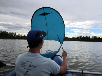 What do you call the act of turning a canoe around quickly using a paddle?