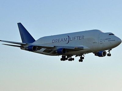 What airplane is commonly used for transporting goods and cargo?