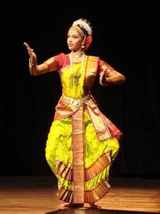 Which dance form originated in the Punjab region of India and Pakistan?