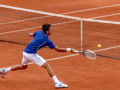 When should you use a crosscourt shot in tennis?