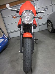 What is a common feature of cruiser bike tires?