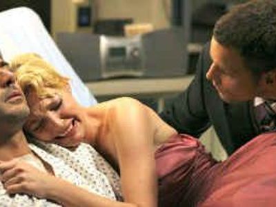 What did Izzie do when Dr. Burke got shot?