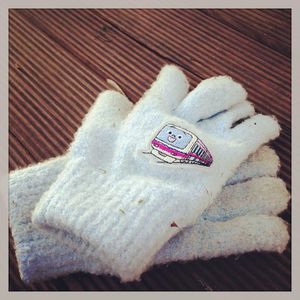 Which material is often used to make winter gloves?