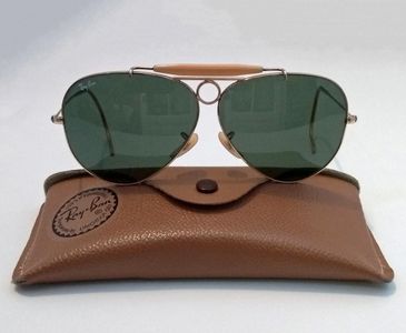 Which type of sunglasses frames typically feature cable temples?