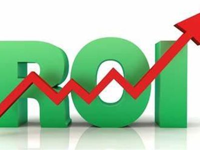 What does ROI stand for in digital marketing?