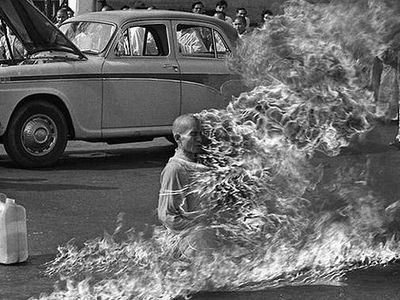 Why did the Buddhist priest Thich Quang Duc burn himself to death?