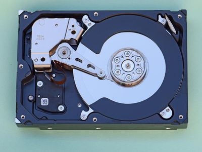 Which technology is used to store data magnetically in an HDD?