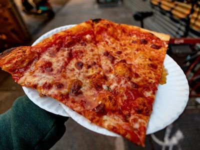 How many slices were served from the largest pizza?