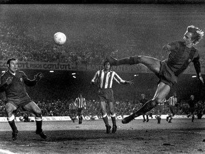 Which player is known for his famous 'Cruyff Turn' move?