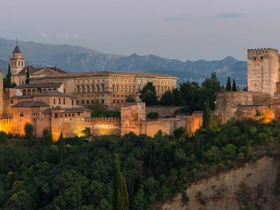 Which city is home to the magnificent Alhambra palace?