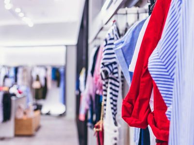 Which retailer is known for its fast fashion and trendy clothing?