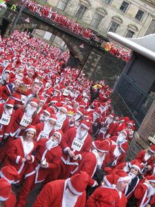 Which country currently holds the record for the largest gathering of people dressed as Santa Claus?