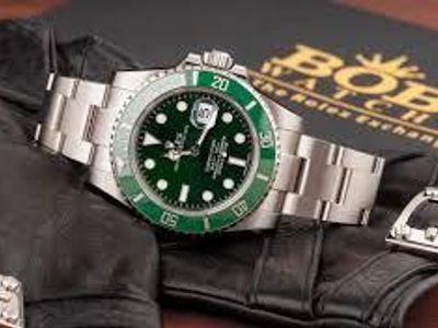 Which brand is known for its 'Submariner' model?