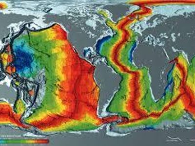 What is the name of the region where the ocean floor drops abruptly?