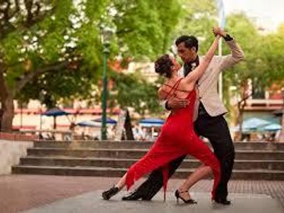 What is a common style of salsa dancing in the United States?