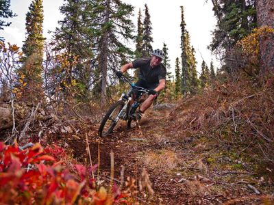 What is the name of the famous bike trail that connects Canada to Mexico?