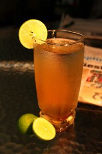 Which cocktail is made with vodka, lime juice, and ginger beer?