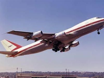 Which company introduced the iconic Boeing 747 'Jumbo Jet' in 1970?