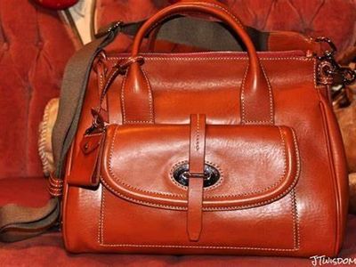 What feature distinguishes a 'Satchel' handbag from other styles?