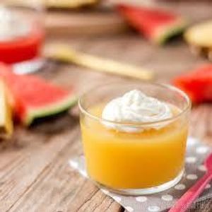 Which dessert is served cold and traditionally made with gelatin and fruit juice?