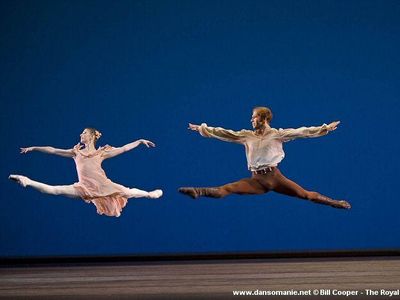 Which ballet term means 'jump'?