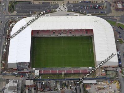 Who plays at Bloomfield Road?